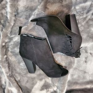 Open toed heels with bow and zipper details